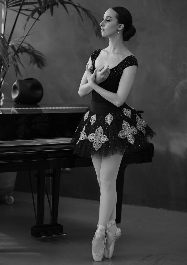En Pointe - II (Matt) Ballerina Erica Mulkern MA